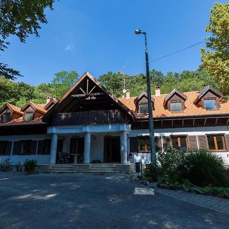 Bed and Breakfast Alsovadacs Vadaszhaz Panzio Sutto Exteriér fotografie