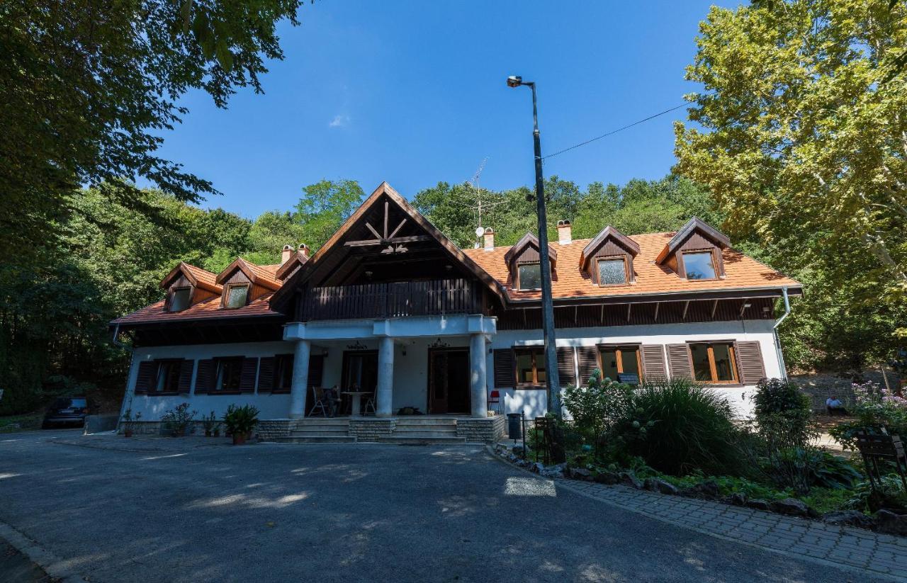 Bed and Breakfast Alsovadacs Vadaszhaz Panzio Sutto Exteriér fotografie